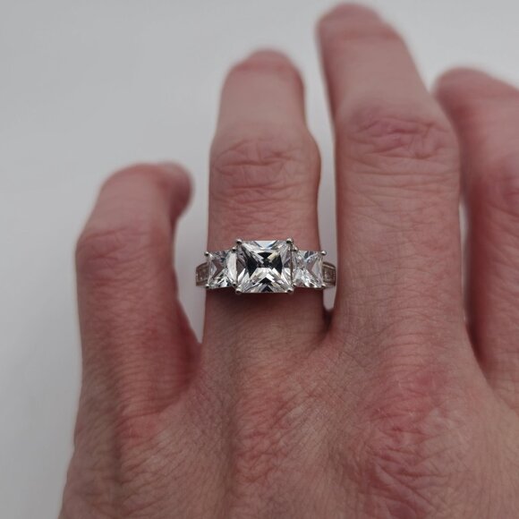 Size 7 Sterling Silver Stunning Square Cubic Zirconia Gems Ring A3581 - Picture 5 of 9
